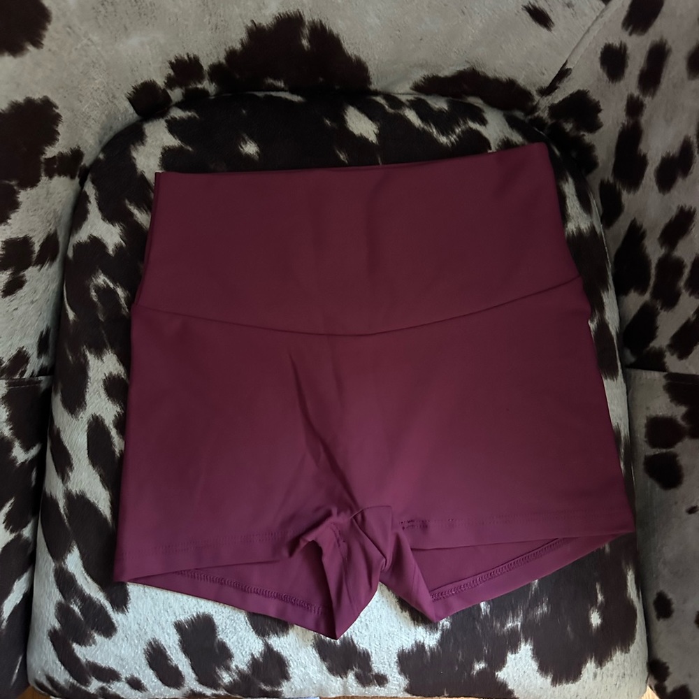 Skatie Kiki booty shorts